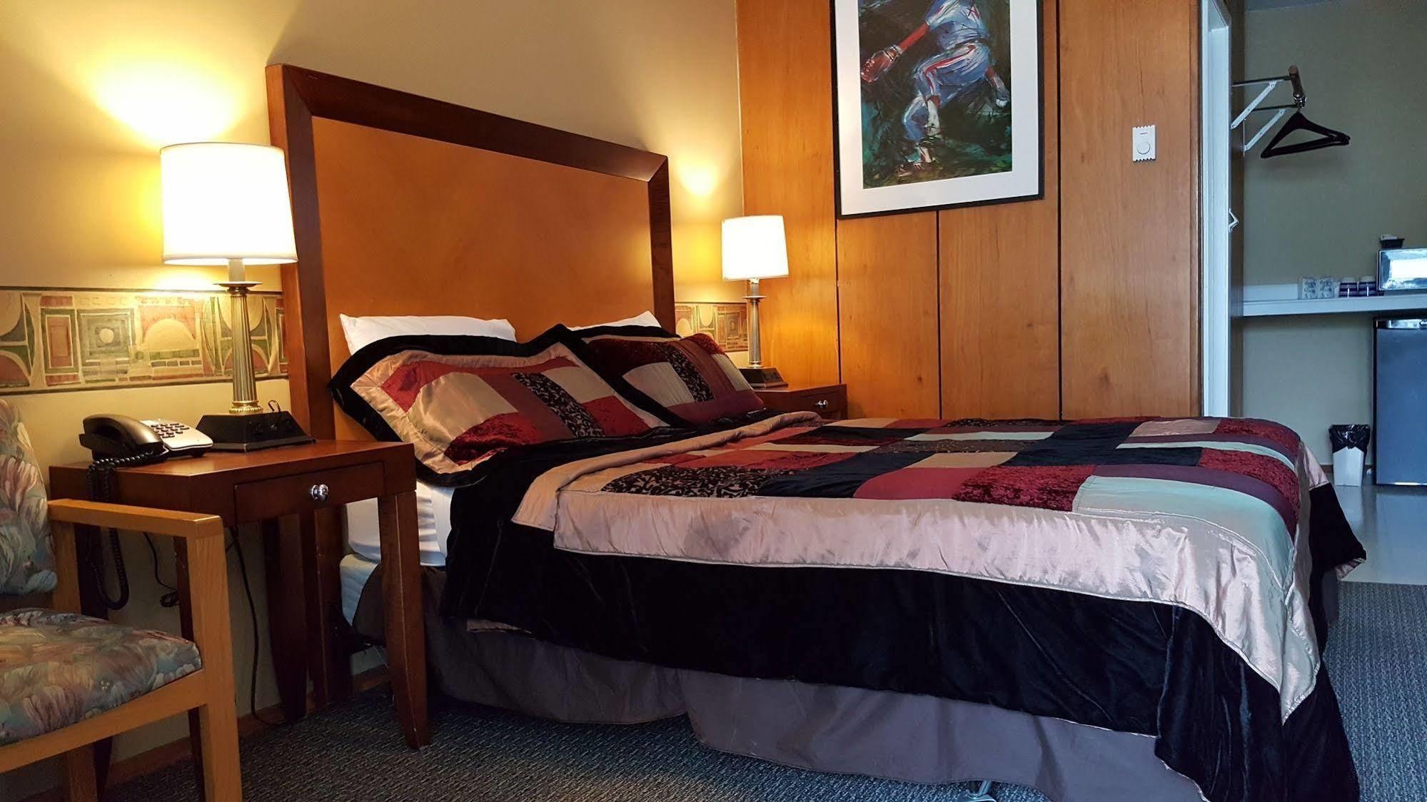 Plaza Motel Pentiction Zewnętrze zdjęcie